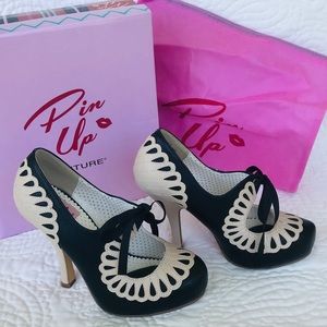 Pin up Couture retro heels sz 7.